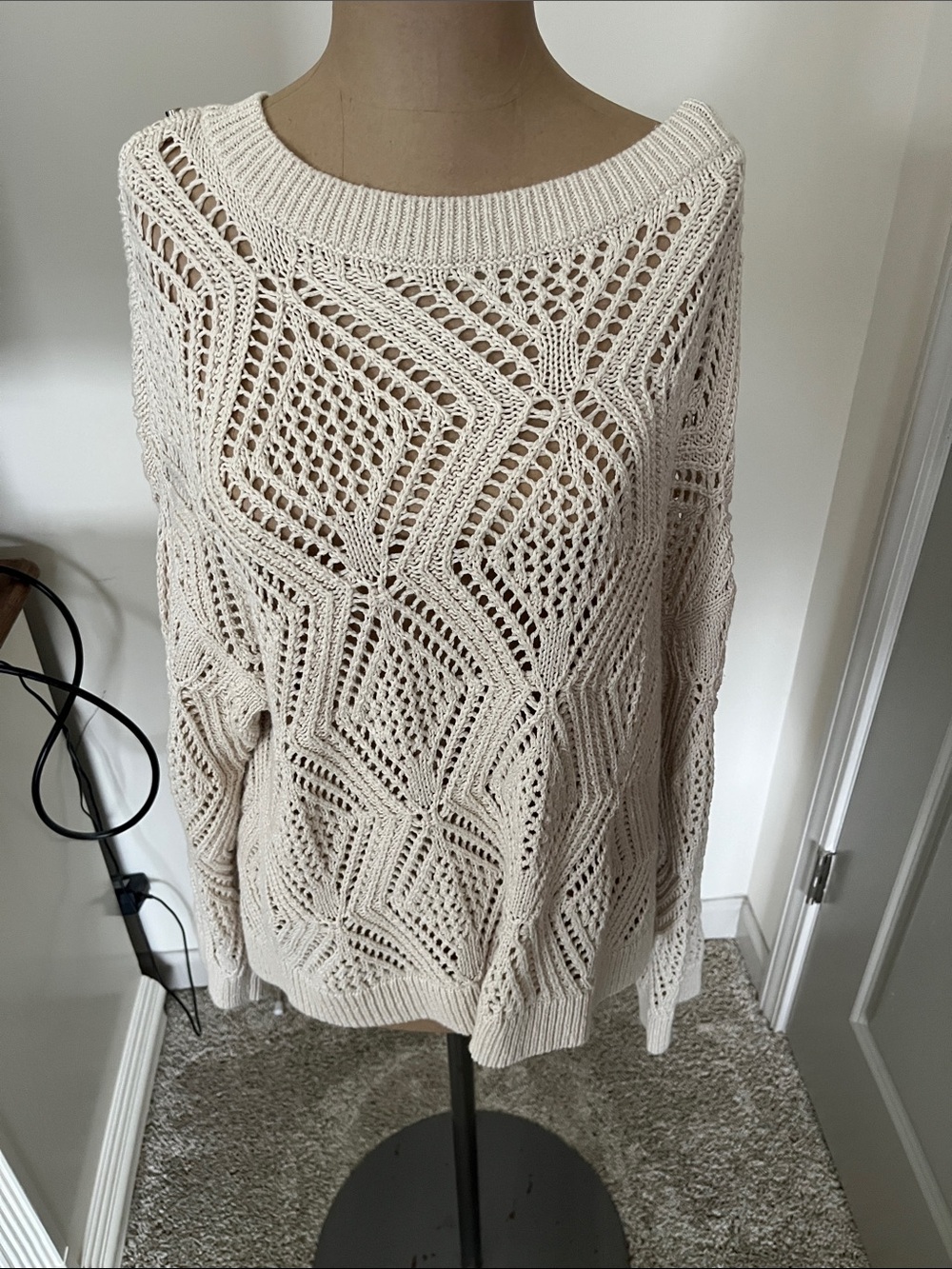 Women's Open Knit Scoop Neck Sweater in Cream. Old Navy. Sz M